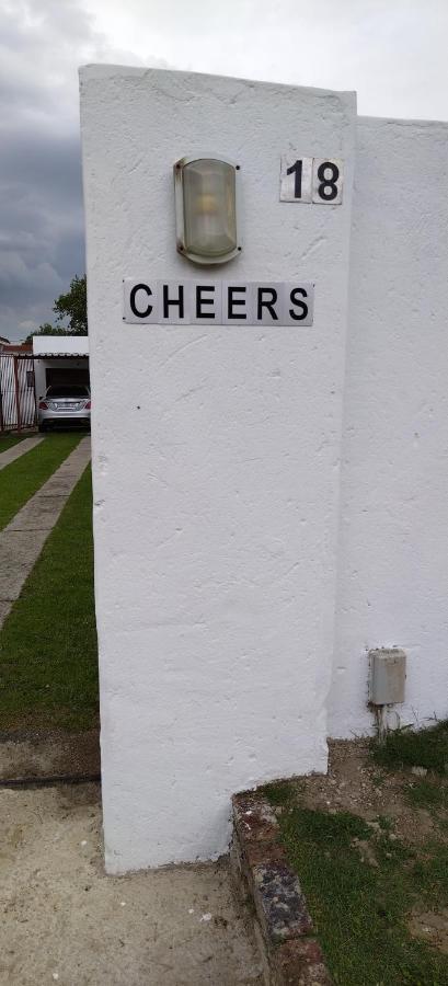 Cheers Guest House Evander Exterior photo